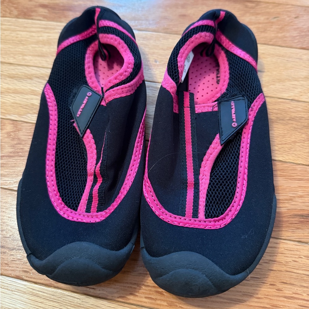 Athletic Girks Water Shoes - Black with Pink Trim